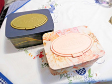 2 Stk  Feuchte-Frische-Hygiene-Allzwecktücher-dekorative Blechboxen Modern NEU!