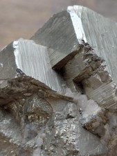 Große Pyrit-Kristallstufe 1,58 kg  Würfel auf Quarzmatrix  Sammlerstück Mineral