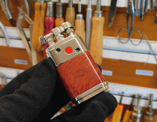 Feuerzeug mit Holzmantel versilbert überholt lighter briquet accendino vintage