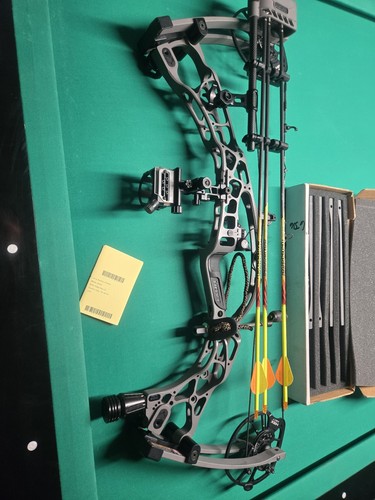 Hoyt alpha 30 - alpha, x