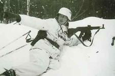 Repro Bild WK2 WW2 Weltkrieg 15x10 Soldat in weißer Camouflage - Sturmgewehr 44