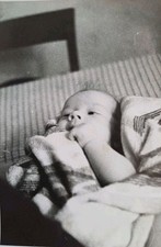 Leipzig Süßes Baby liegt auf