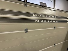 Aufkleber mit Schriftzug