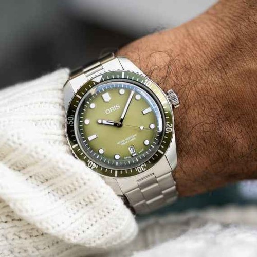 Oris divers sixty five - date,