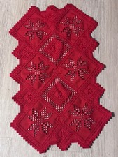 Hardanger Weihnachtstischläufer 74 x 46 cm in Rot und Gold