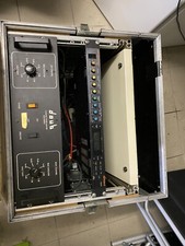 Rack mit Endstufe Hallgerät