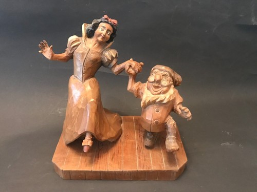 Holzfigur cindarella und - holzfigur, ein