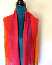 Schal mit Regenbogenfarben