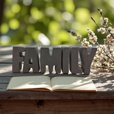 Buchstaben Schriftzug FAMILY