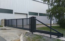 12x2 m links Industrietor Schiebetor Hoftor freitragend E-Antrieb