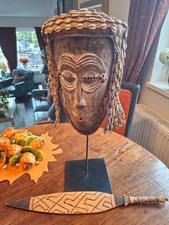 Alte wunderschöne Maske aus