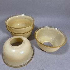 Set aus  4 Lampenschirmen  Art Deco Glas Schalen gelblich für Deckenlampe 1920