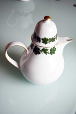 Ilmenau Graf von Henneberg Kaffeekanne Weinlaub - 1,5 Liter - DDR Porzellan