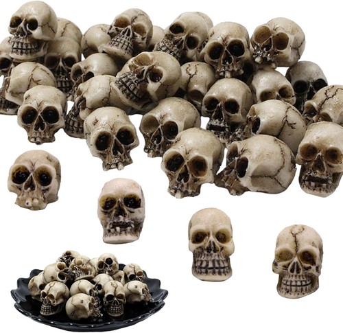 Stück mini totenkopf - 20,