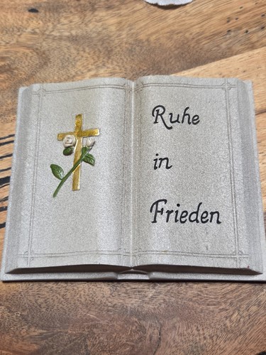 Buch mit kreuz und - mit, rose