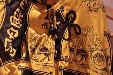 ärmelloses langes Kleid