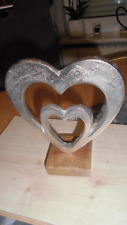 Herz  Metall auf Holzsockel  17 cm hoch