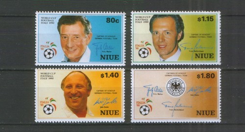 Niue 7533 fußball 1990 - niue, 7533-56