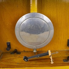 Standuhr-Schwenkhalterung
