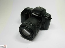 SET: Nikon F50 SLR-Kamera + Tele-Zoom-Objektiv Sigma UC 70-210 mm 1:4-5,6 lens