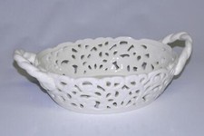 (e0024) alter Keramikkorb weiß