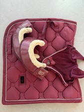 Equestrian Stockholm Set - Bordeaux mit Schabracke, Fliegenhaube und Hufglocken