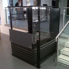 ROLLSTUHLLIFT HEBEBÜHNE LIFT