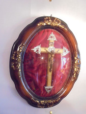 CHRISTUS AM KREUZ IM OVALEN HOLZRAHMEN 38/30 CM