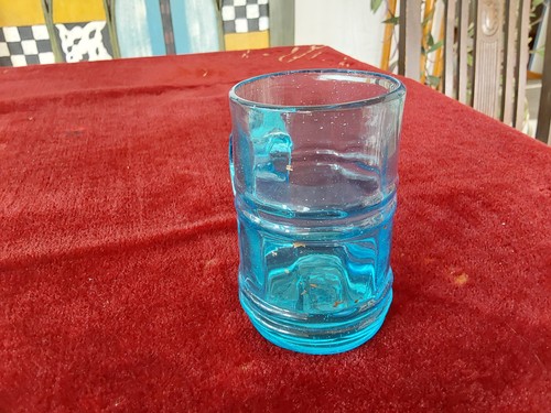 Blaues henkeglas mit - blaues, ,