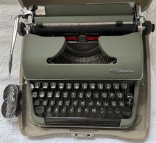 Olympia Reise-Schreibmaschine mit Koffer Anfang 50er-Jahre