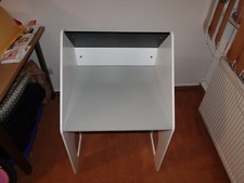 Kinderschreibtisch mit Ablagen + Schreibtafel