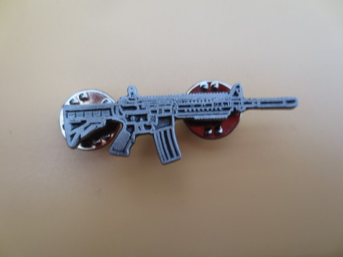 Pin anstecker maschinenpistole - anstecker,