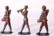 3 antike Bleisoldaten WK II