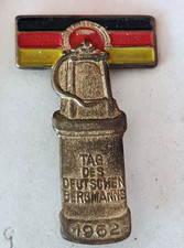 Anstecknadel:  Tag des