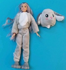 Barbie Frau Reveal Hase Grau