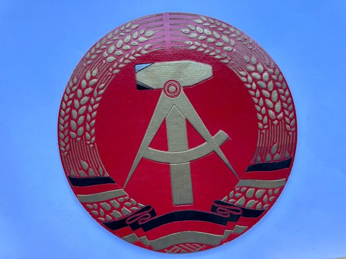 Altes ddr symbol aus pappe - ddr,