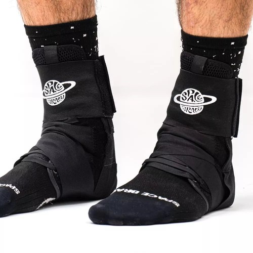 Space brace - space,