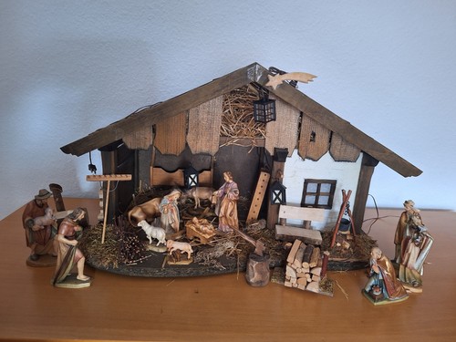 Krippenstall mit figuren - krippenstall,