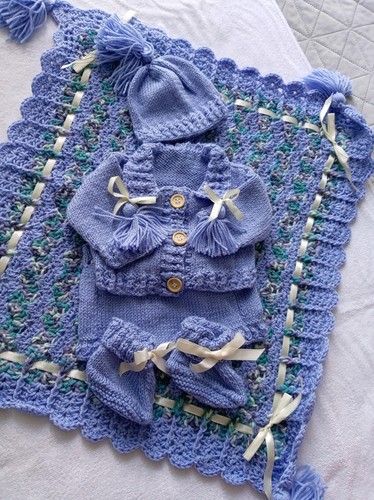 Handgehäkelte baby m - 0-3,