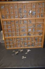 Zinnfiguren über 80 Stück in alter Schublade, als Setzkasten