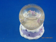 sehr schöne Schneekugel mit einem Einhorn runder Sockel Farbe weiss mit lila