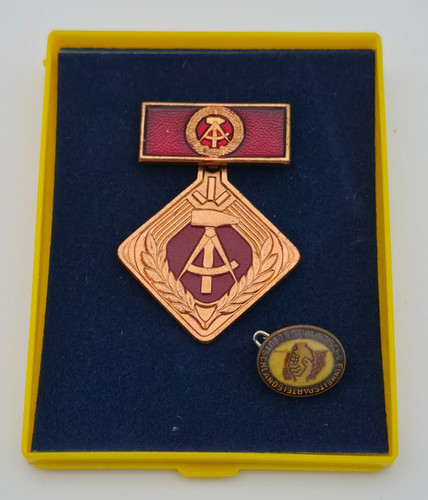Ddr orden aktivist der - orden,