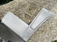 Verkleidung rechts neben