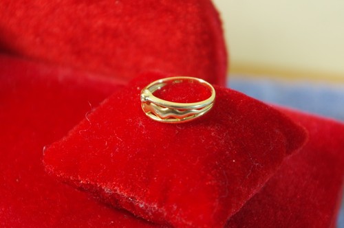 Goldring 585 gold mit diamant - 585,