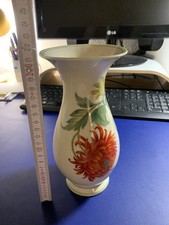 Porzellanvase mit Blumenmotiv