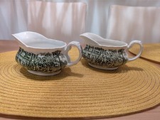 2 x Sauciere/Gießer/Saucenkännchen Coaching Taverns 1828 Royal Tudor Ware