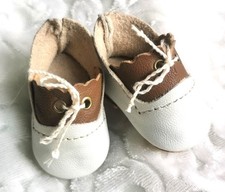 hübsche alte  Leder Puppenschuhe  weiss /braun für kleine  antike Puppen  2,5cm