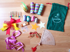 Kleine Tortenkerzen, Schleifenbänder, Papierschlangen