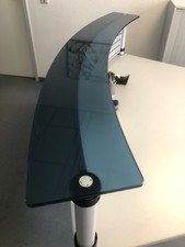 Empfangstheke mit blauer Glasablage. Ideal für kleinere Praxen. ca 1,80 m breit 