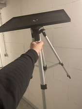 Hochwertiges Stativ mit Ablagefläche. Projektor Beamer Aluminiumlegierung